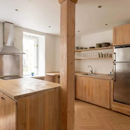 Family Friendly 2br Basement *