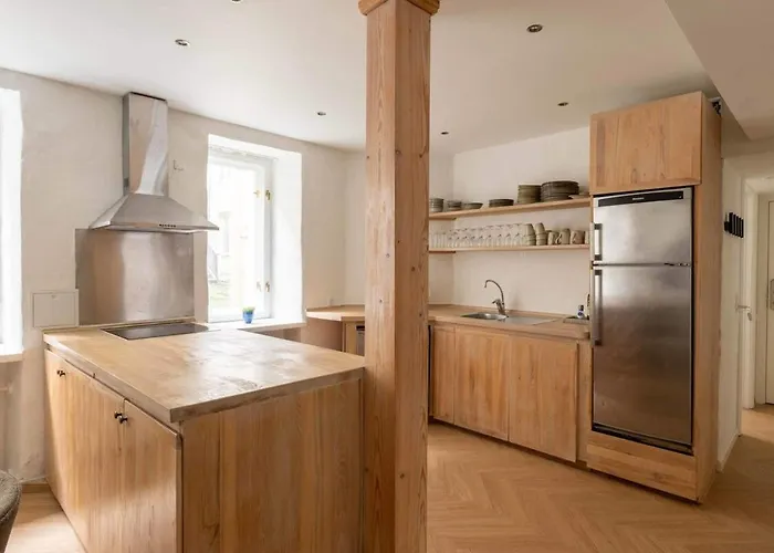 Family Friendly 2br Basement *